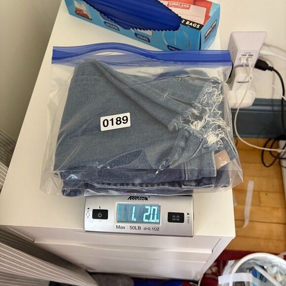 7 For All Mankind Luxe Vintage Ultra High Rise 26 Slim Kick Distressed Button - Picture 16 of 16